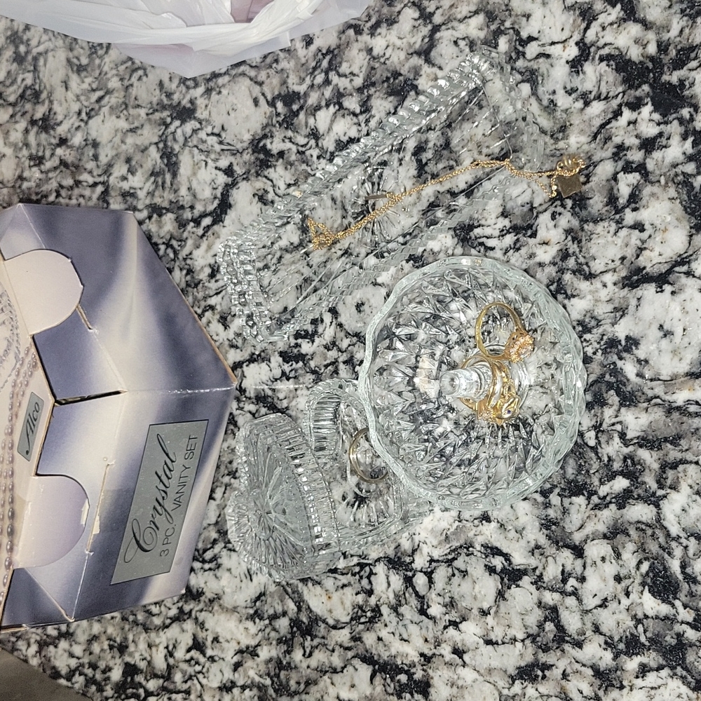 Crystal 3pc.vanity set ✨️